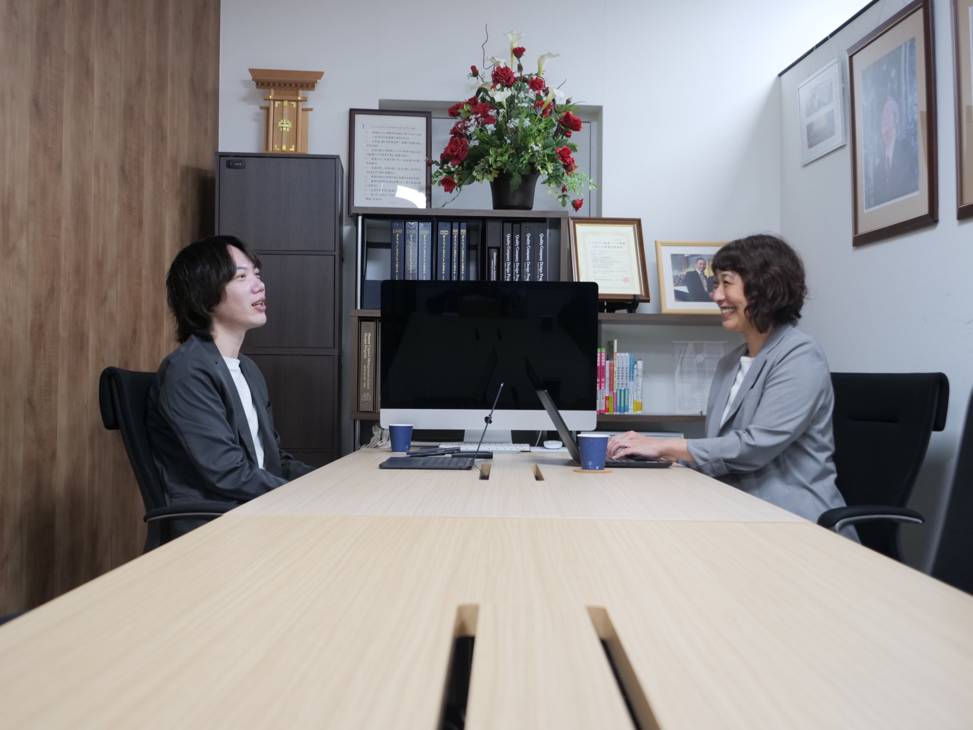 対談の様子(株式会社ヒーローズホールディングス 浅原様とスリーカウント 高須)